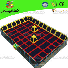 Trampolín rectangular con el recinto (3021G)